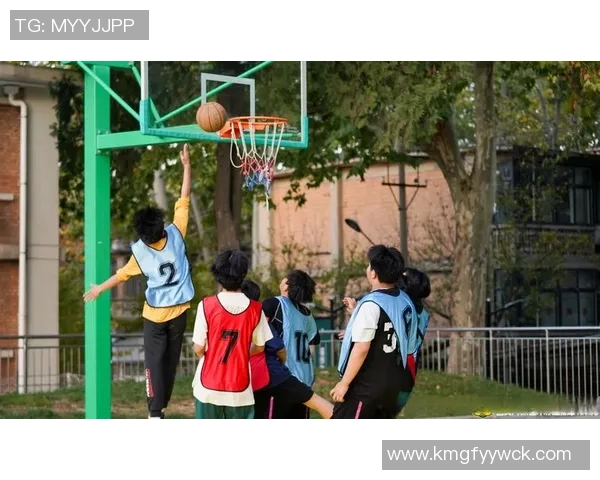 小孩第一次打篮球的快乐与挑战体验分享